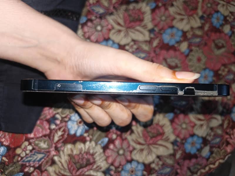 Apple iPhone 13 2