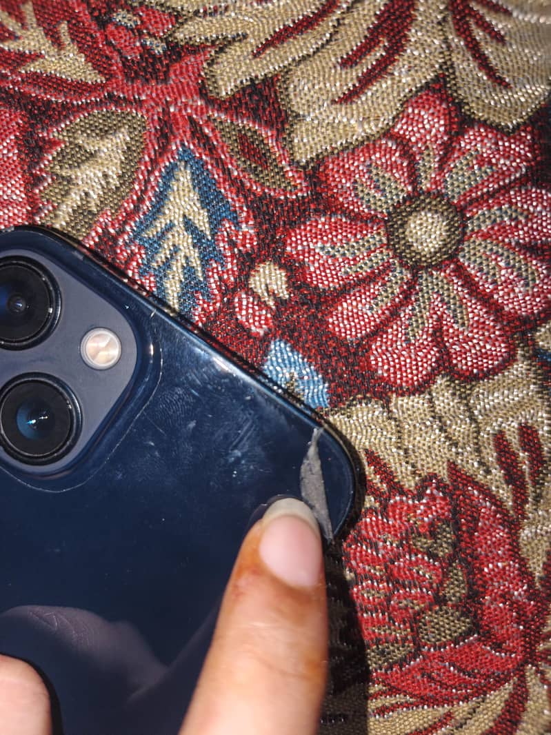 Apple iPhone 13 5