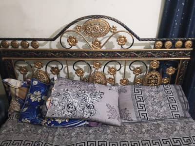 لوہے کا بیڈ اور میرا برائے فروخت