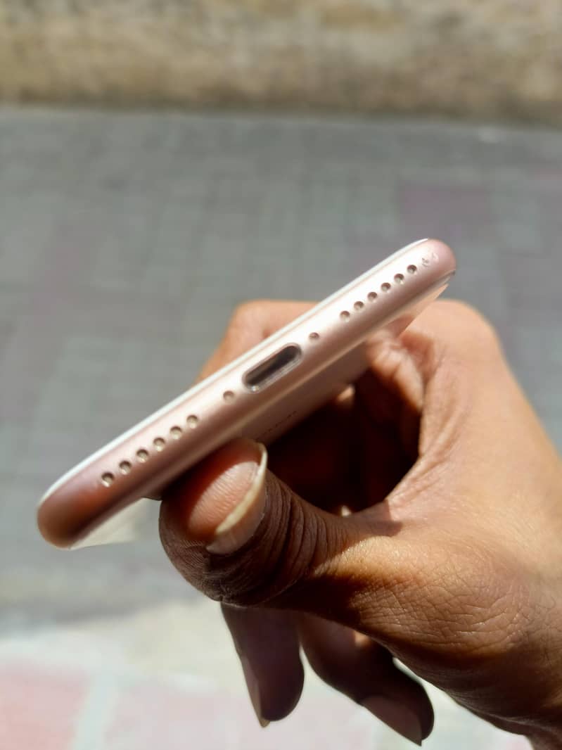 Apple iPhone 8 1