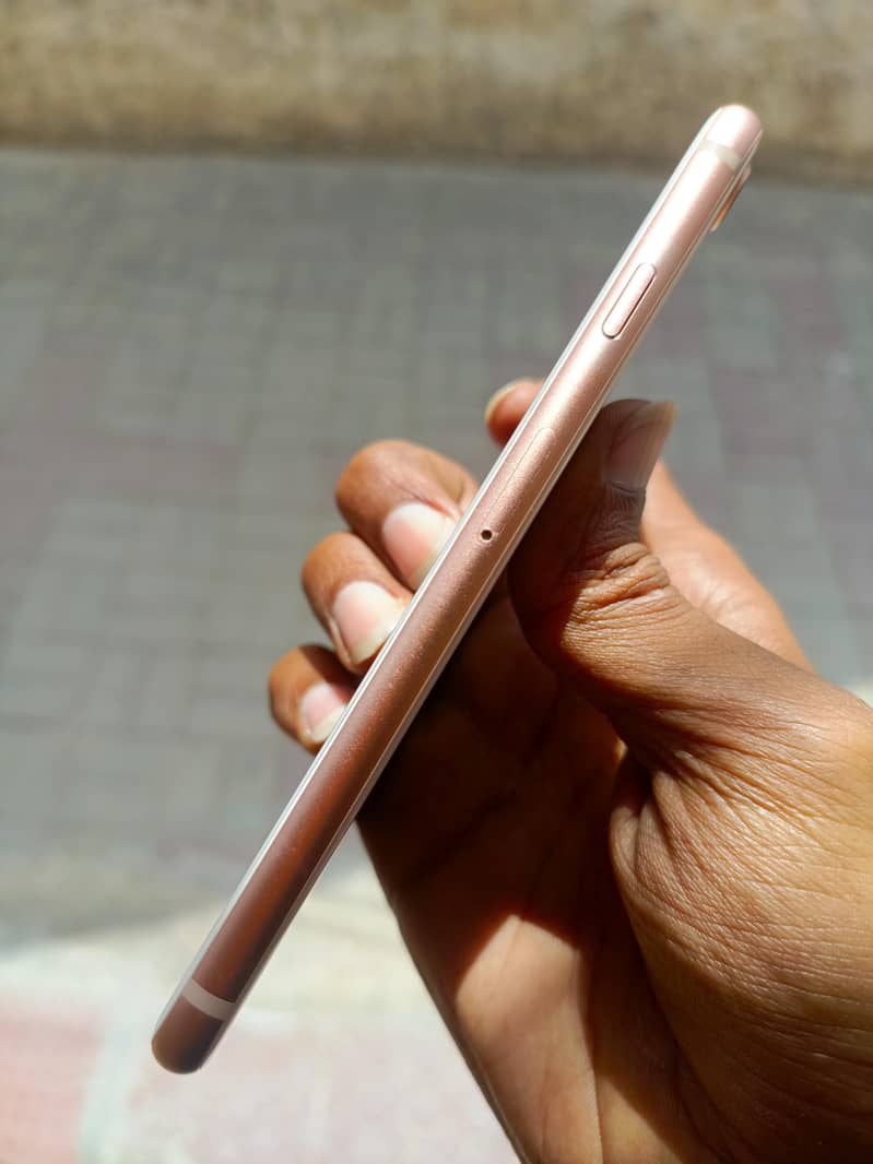 Apple iPhone 8 5