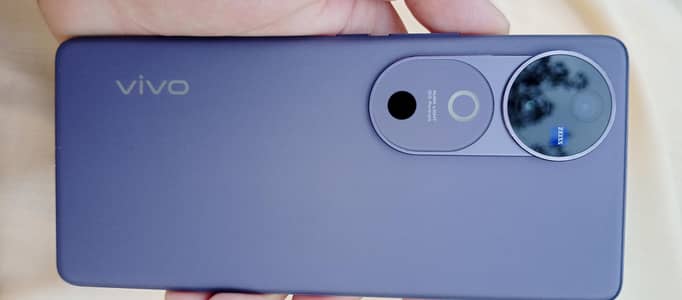 Vivo V40