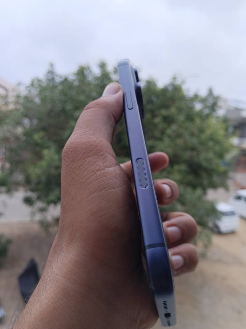 iPhone 17 Pro Max 4