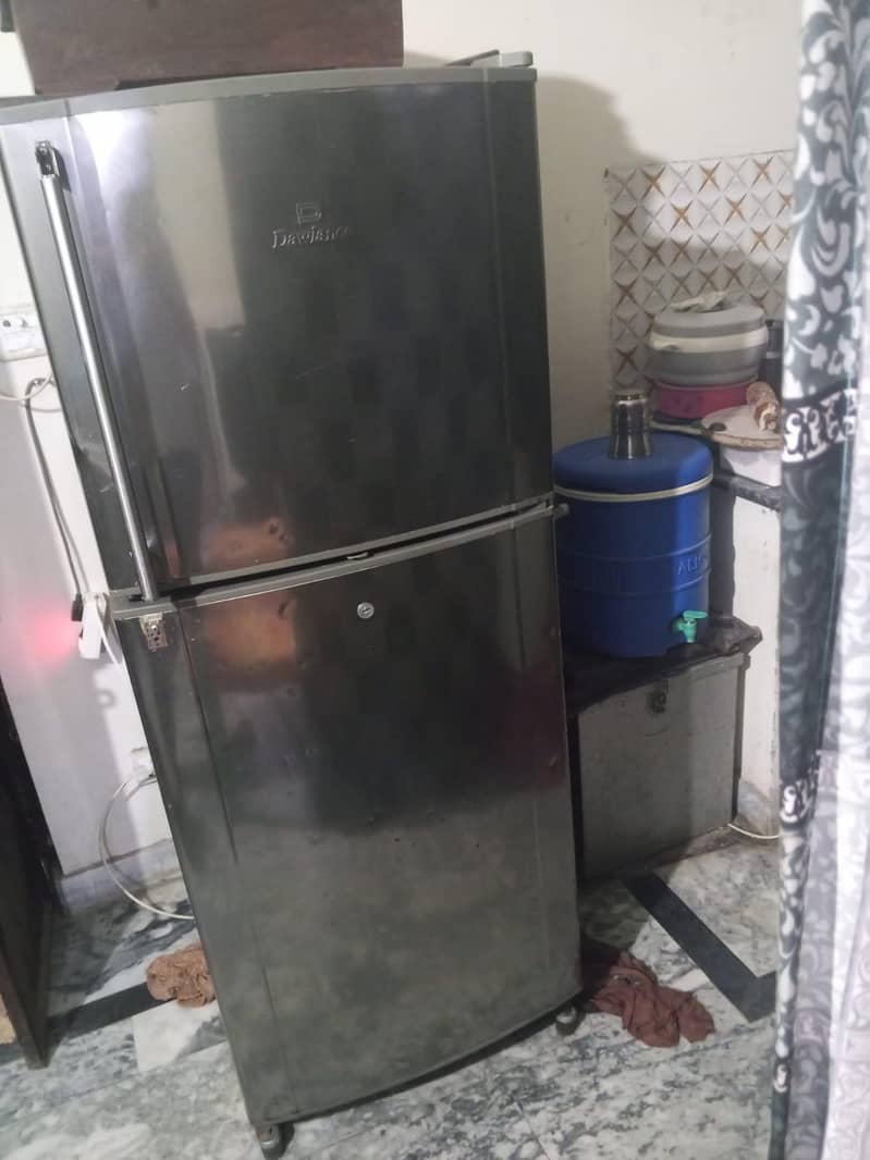 فل سائز فریج ڈولنس کمپنی کی برائے فروخت ہے 0