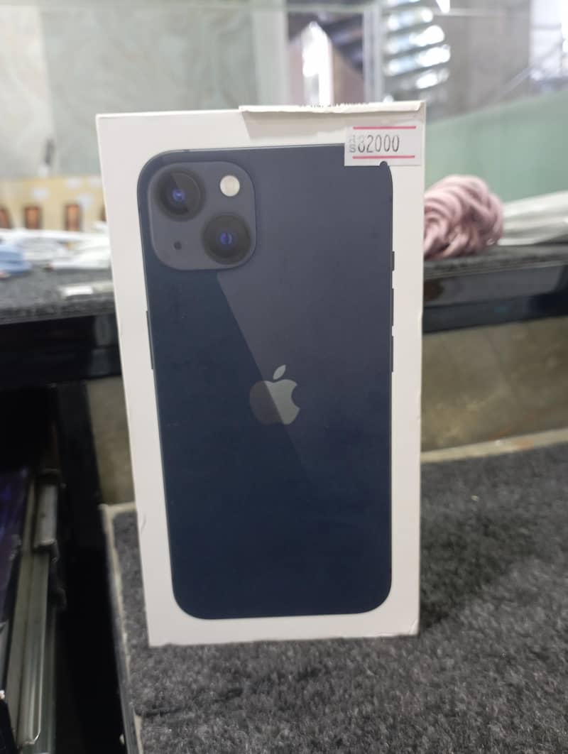 Apple iPhone 13 0
