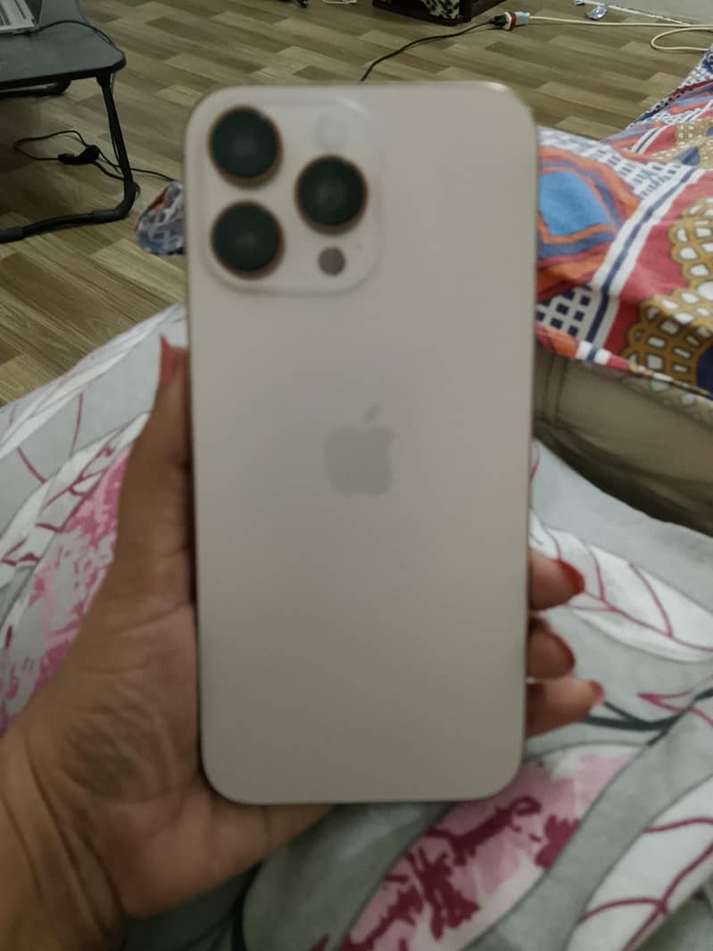 Apple iPhone 16 Pro Max 0