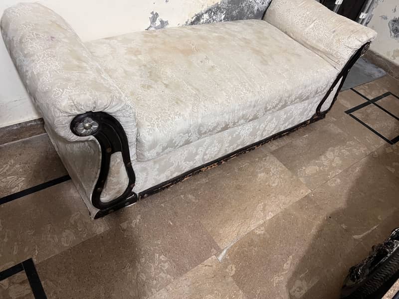 Couch 0