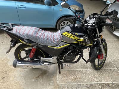 Honda cb 150 f 2025 2026 model just 1950 km used