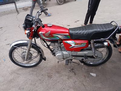 achi condition mein hai bike