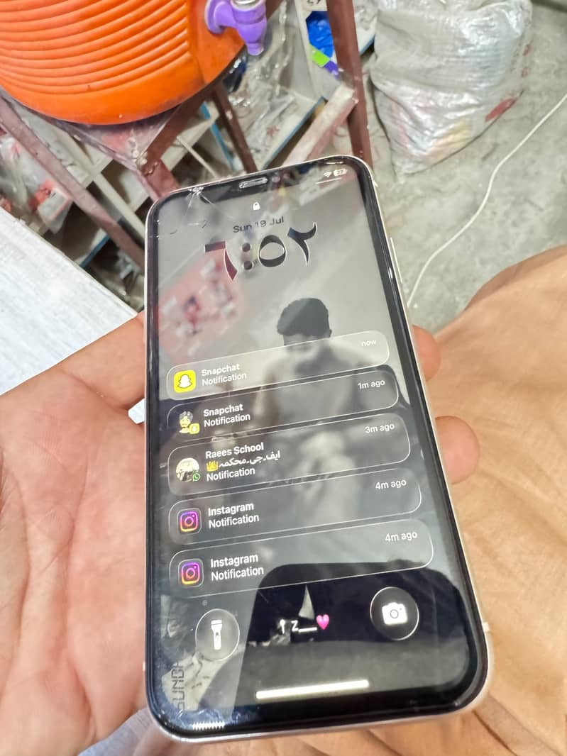 Apple iPhone 11 4