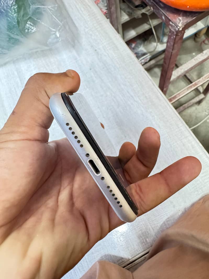 Apple iPhone 11 6