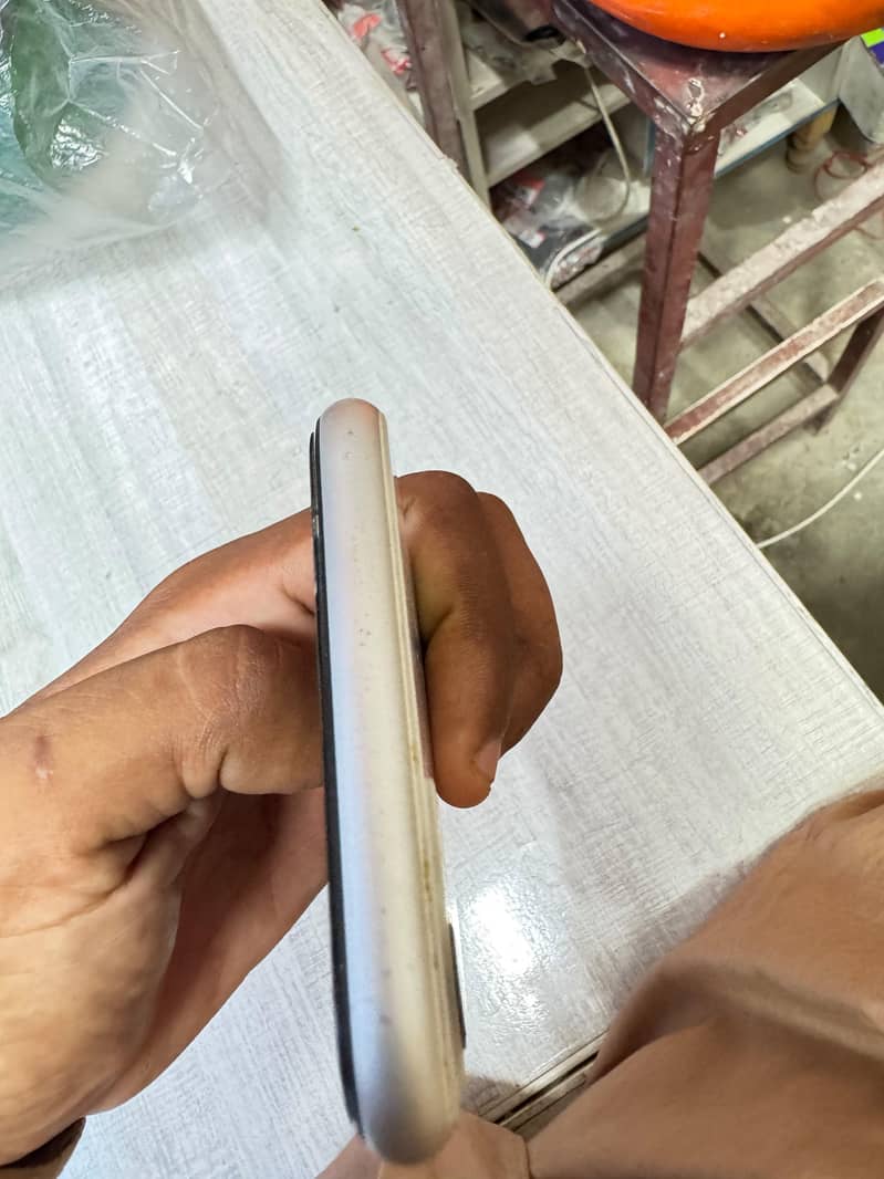 Apple iPhone 11 8