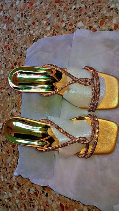 Ladies heels ( 6 number feet)