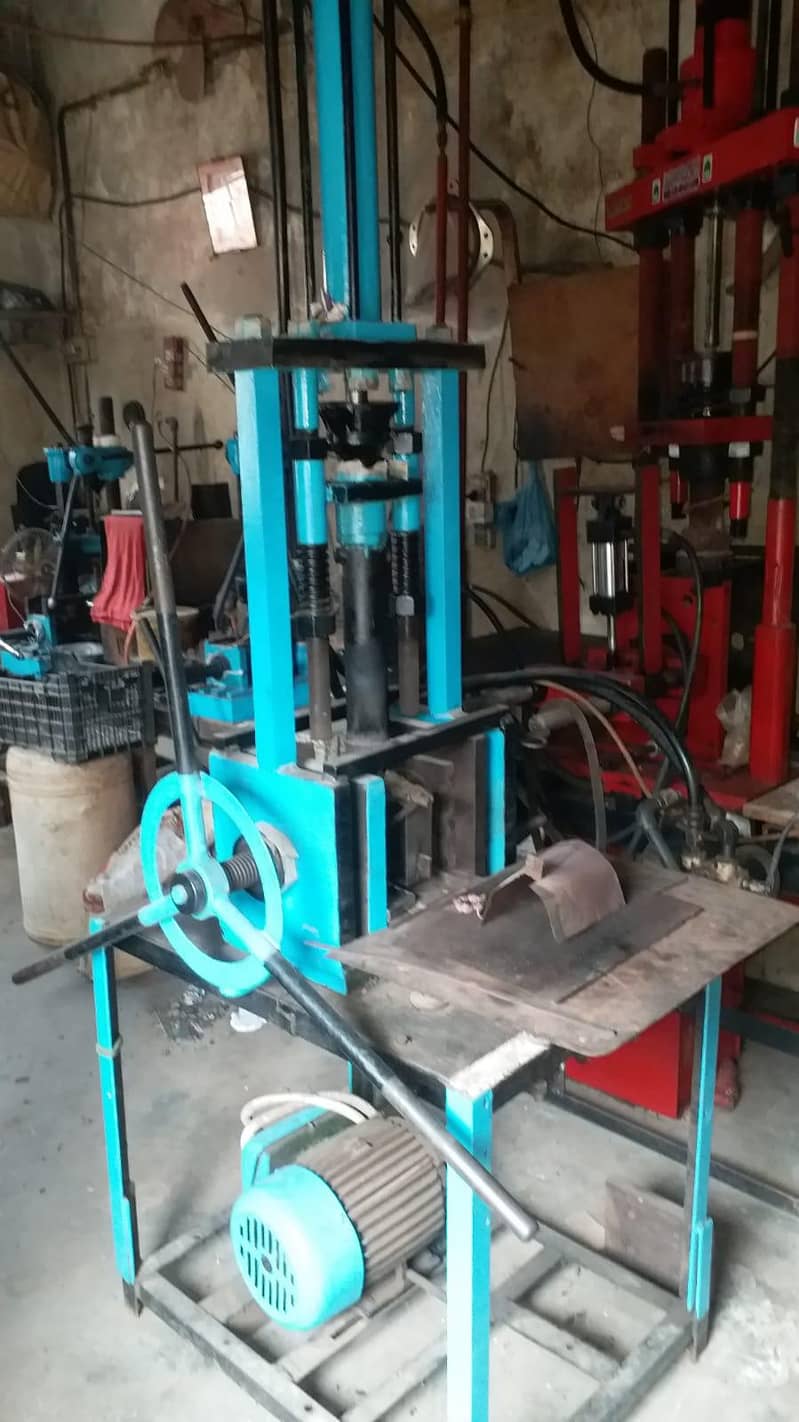 hydrolic machine 12
