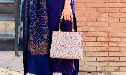 ladies handbag in good condition 10/10. No damage at all