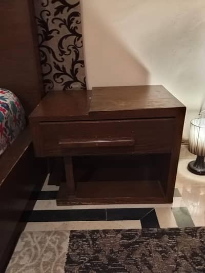 Beautiful Wooden Bedroom Set (Bed + 2 Side Tables + Mirror) for Sale