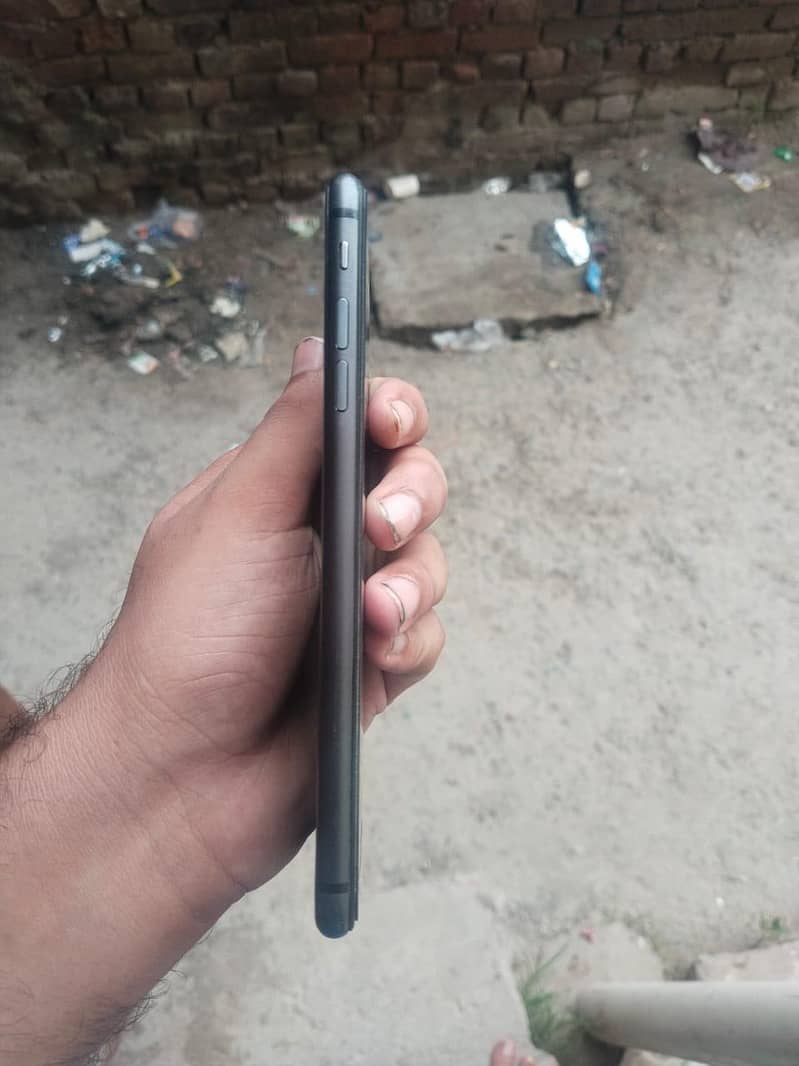 Apple iPhone 8 Plus 4