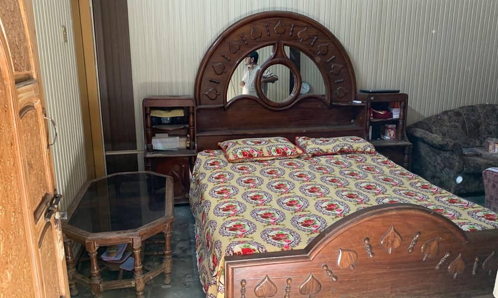 Bed | Showcase | Dressing Table 1