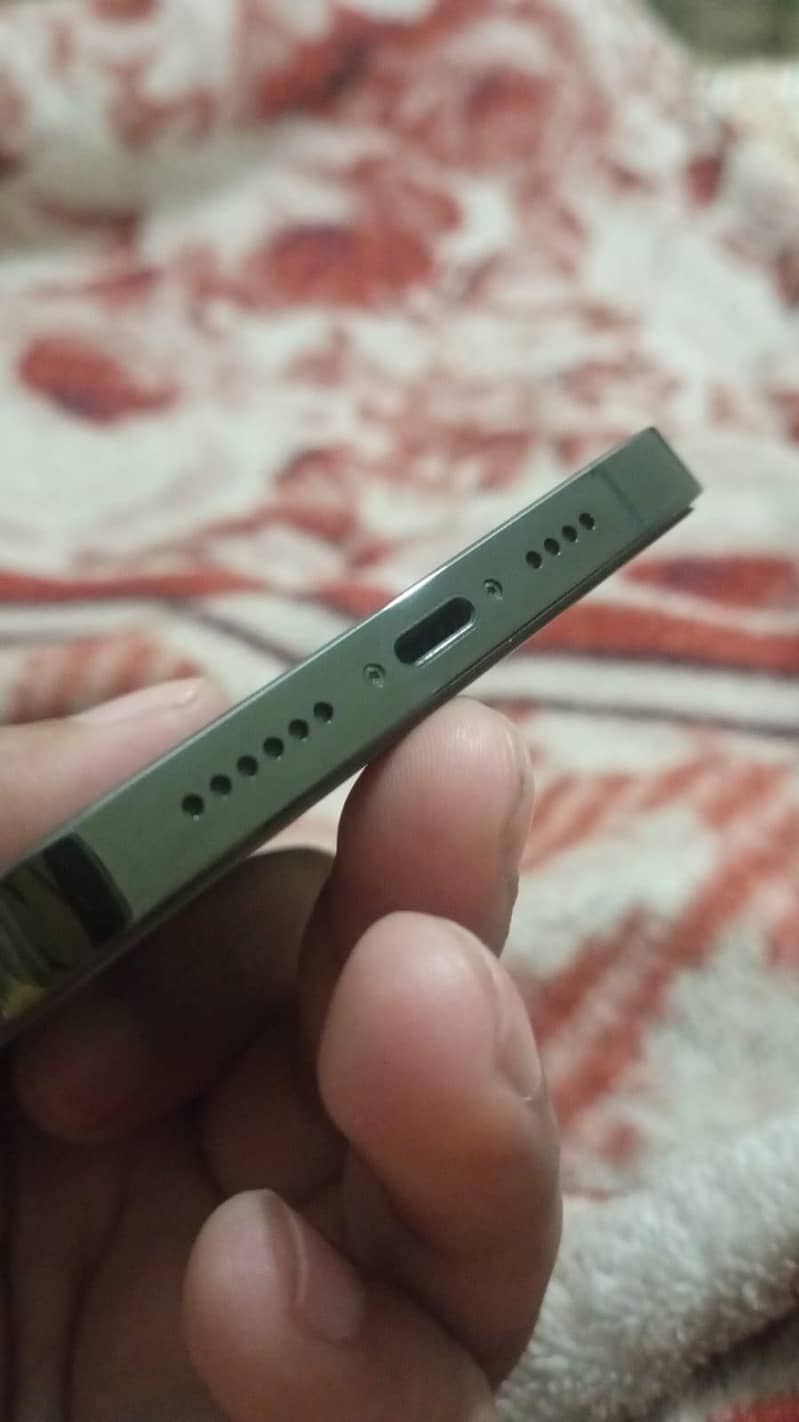 Apple iPhone 13 Pro Max 0