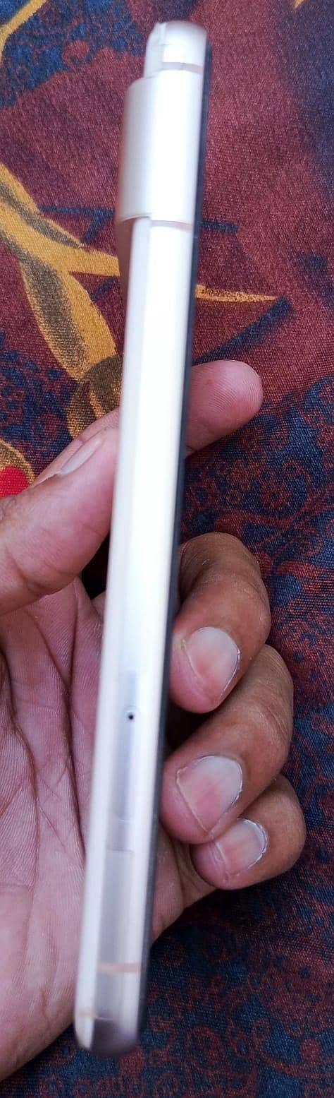 Google Pixel 8 4