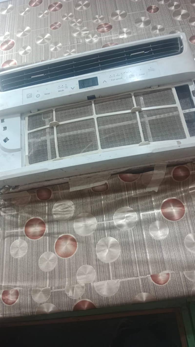 window ac good condition 0