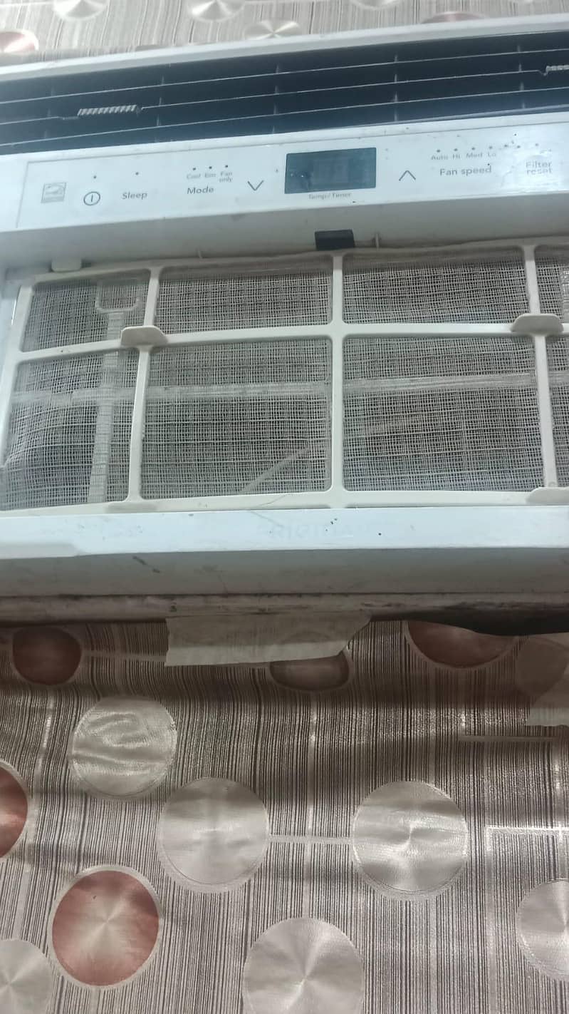 window ac good condition 1