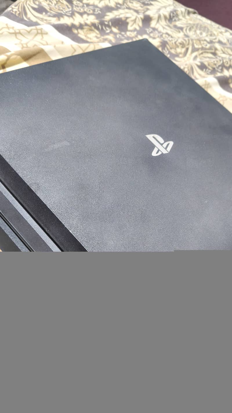 PS4 PRO (1TB) 2