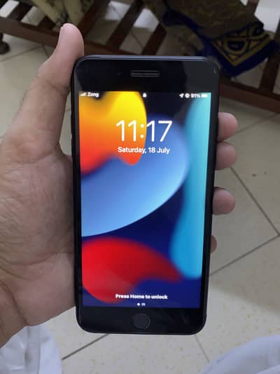 Iam selling my I phone 7 plus