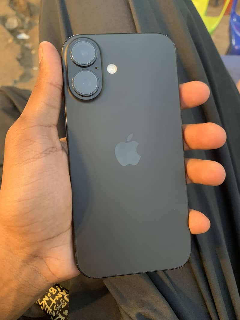 Apple iPhone 16 0