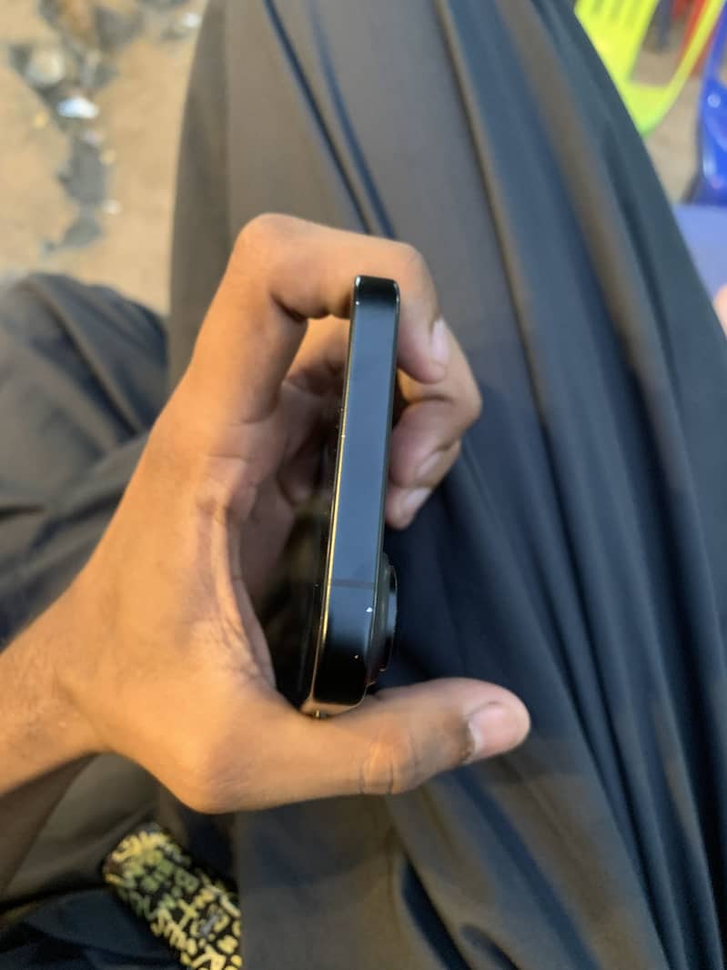 Apple iPhone 16 1