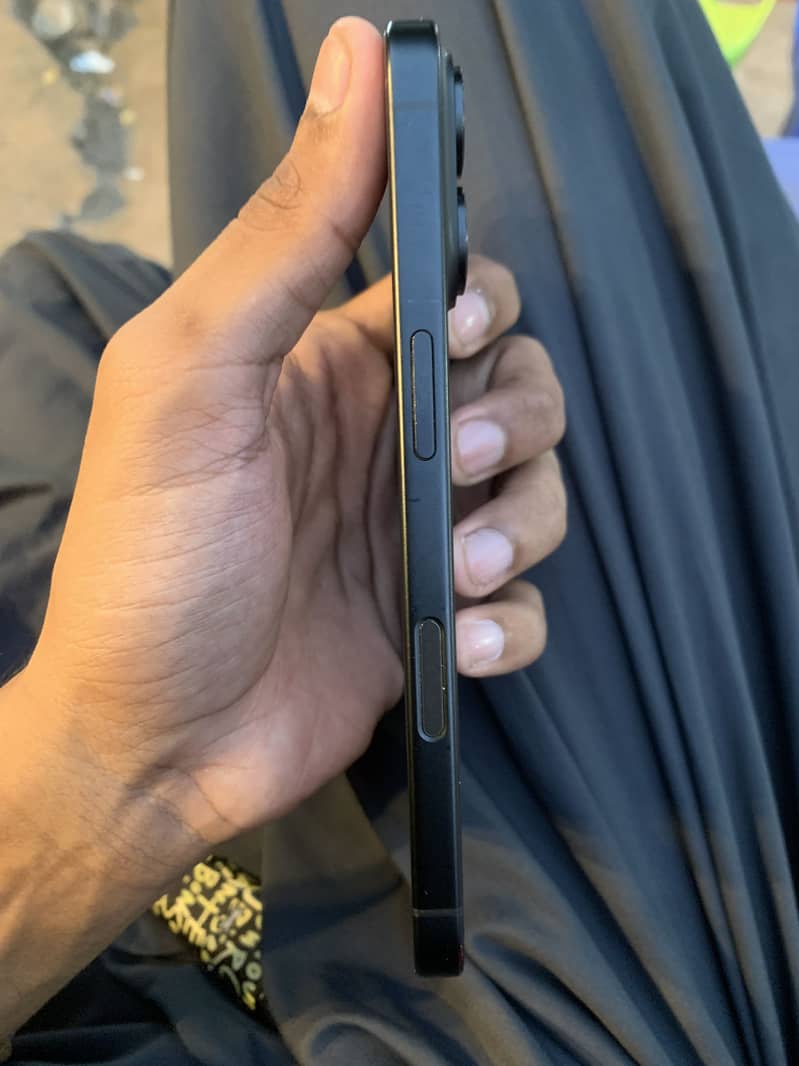 Apple iPhone 16 2