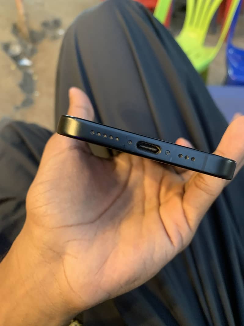 Apple iPhone 16 3