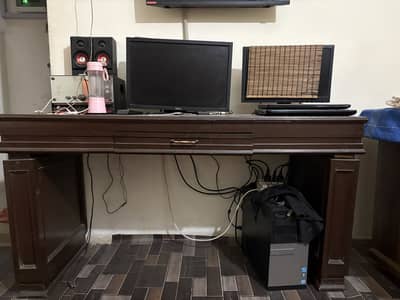 Computer table for sale