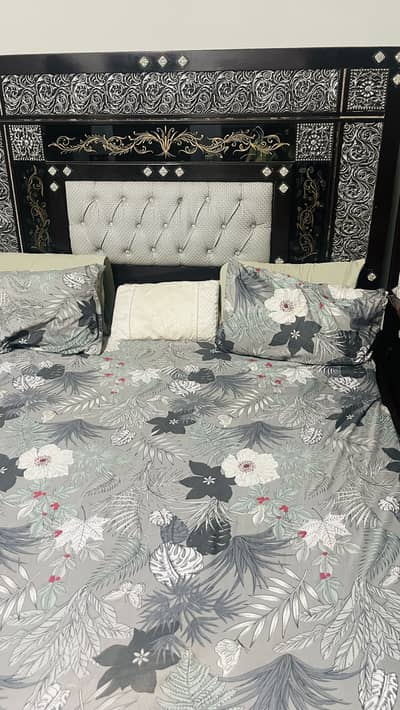 Bed and side tables sale urgent