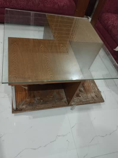 Secondhand central Table Square