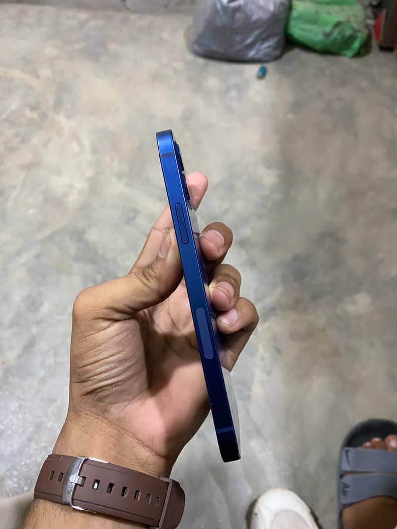 Apple iPhone 12 5