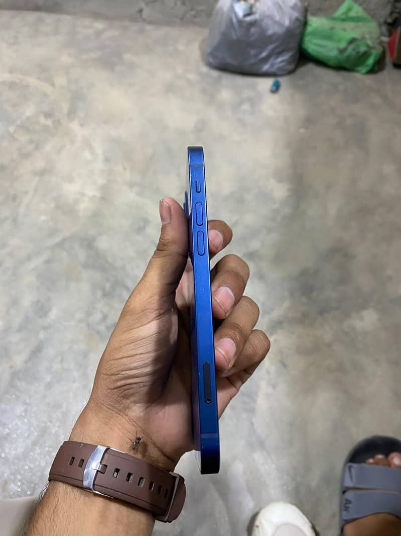 Apple iPhone 12 6