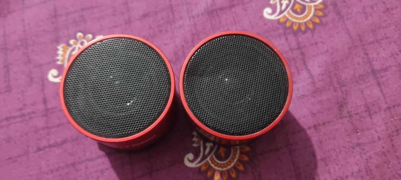 2 Bluetooth speakers 1