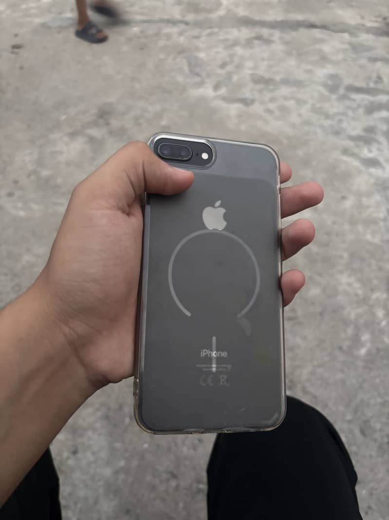 Apple iPhone 8 Plus 0