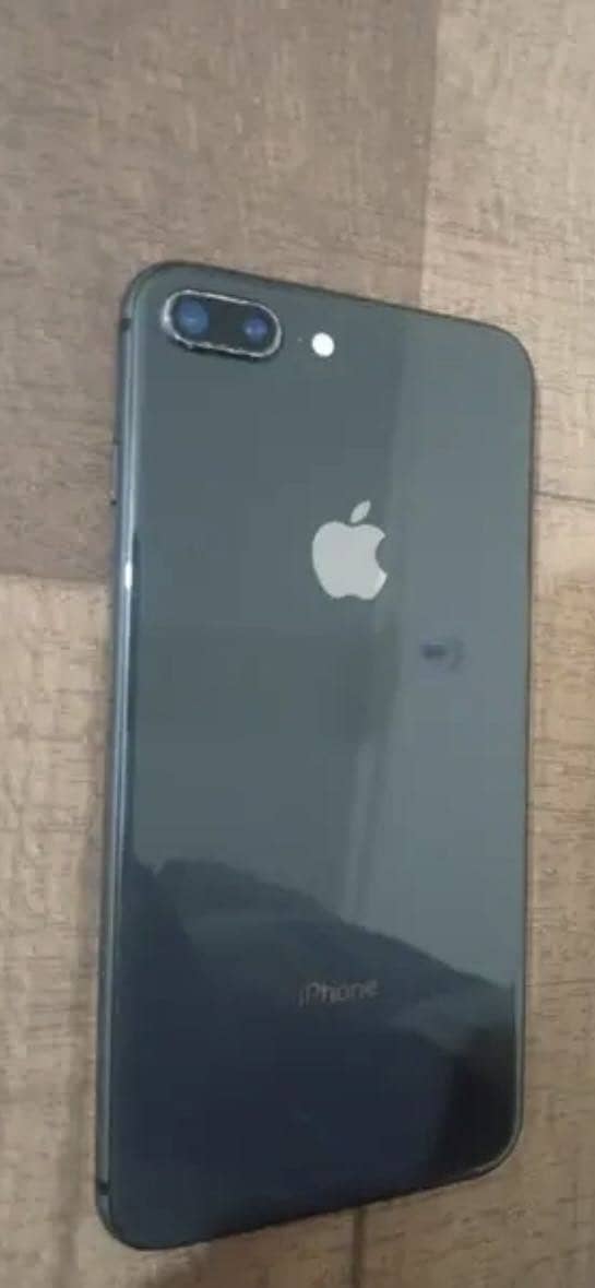 Apple iPhone 8 Plus 1