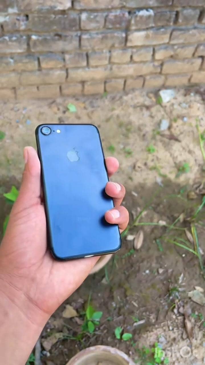 Apple iPhone 7 3