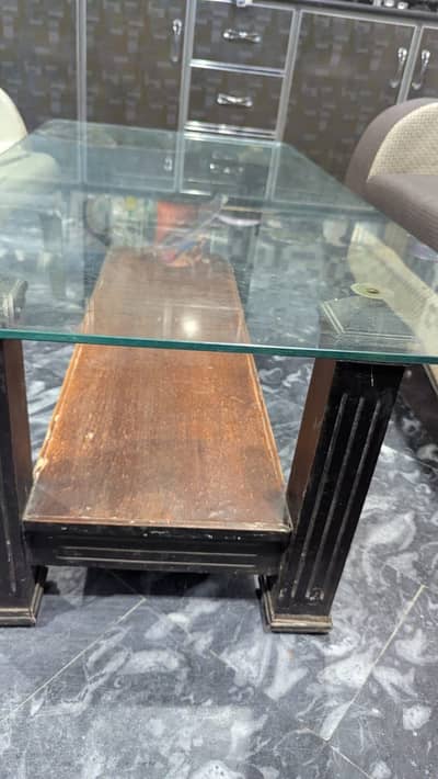 Centre table in good condition