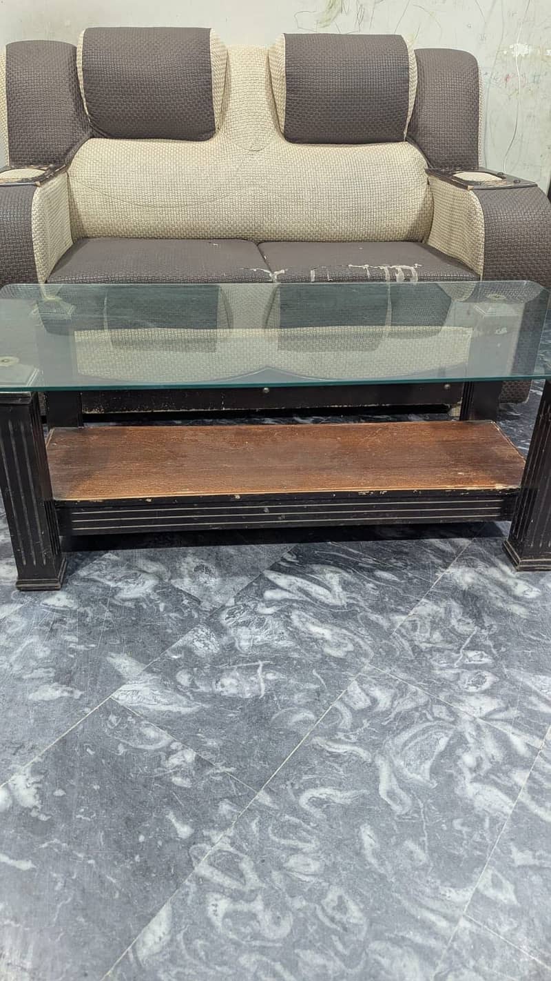 Centre table in good condition 1