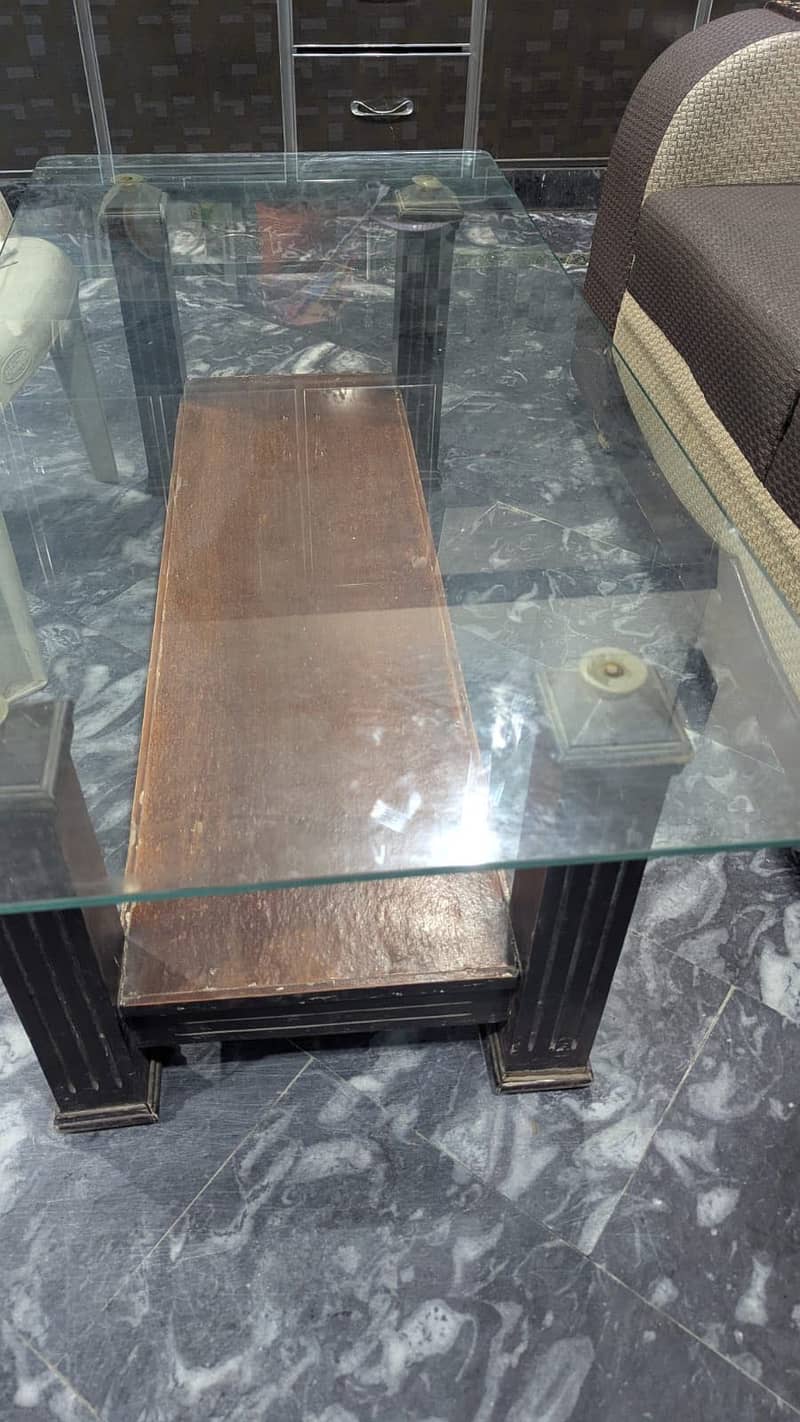 Centre table in good condition 2