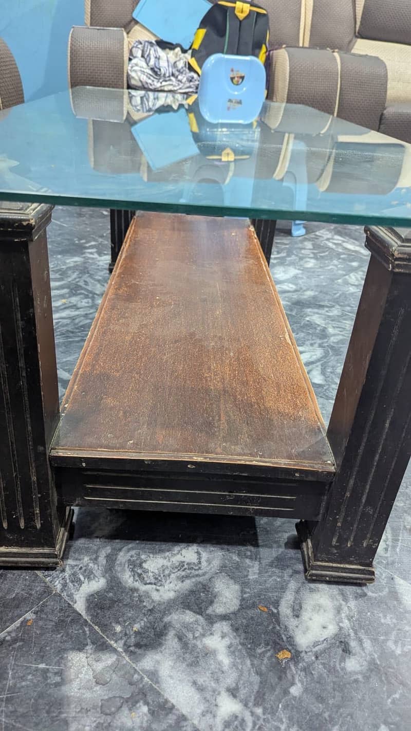 Centre table in good condition 3