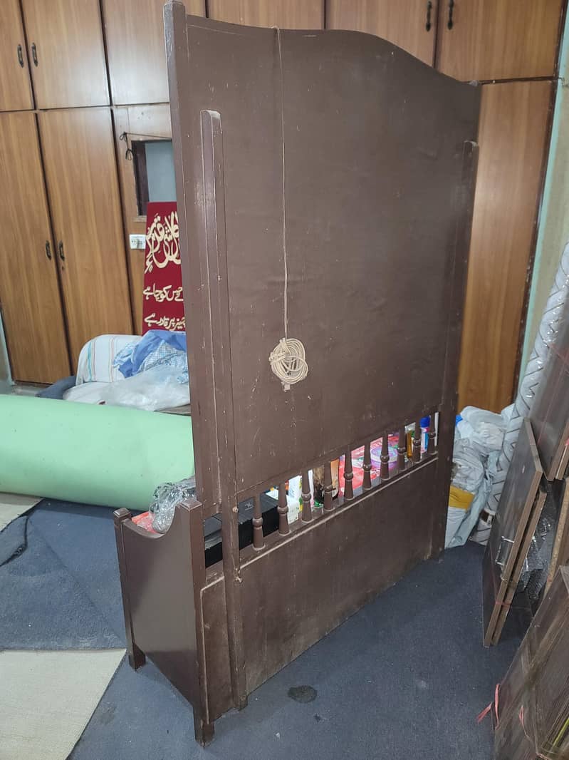BED, DRESSING TABLE AVAILABLE FOR SALE 4