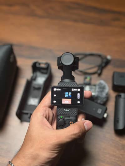 Osmo Pocket 3 + Creator Pack + 128gb SD Card - Light Used -