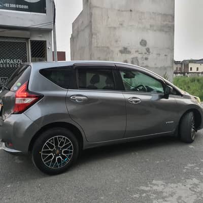 Nissan Note E Power 2015