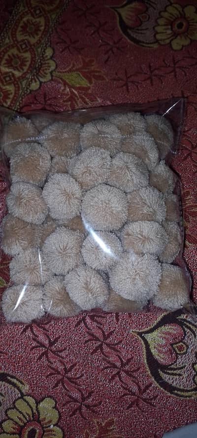 Pompom ball/wholen ball