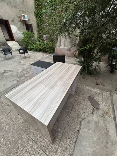 Modern Executive Office Table – 5ft x 30 Inches – Excellent Condition